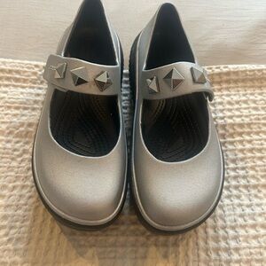 CROCS Metallic womans platform Mary Jane’s with Studded Strap